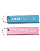 Porte clé Remove Before Flight bleu et rose